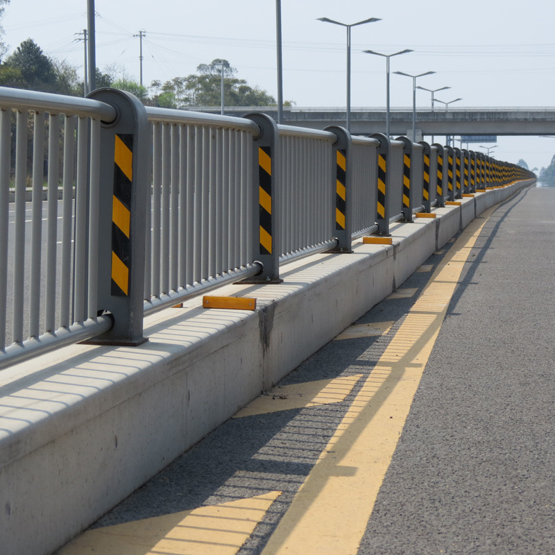 道路護欄（lán）
