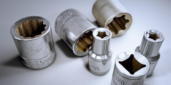 使用除（chú）油清洗（xǐ）粉清除金（jīn）屬表麵頑固（gù）油汙