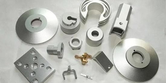 去除鋁（lǚ）合金工件（jiàn）油汙與拋光蠟使用專用清洗劑更方便（biàn）