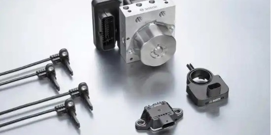 超（chāo）聲波除蠟清洗劑讓汽（qì）車零部件表麵處理更簡單