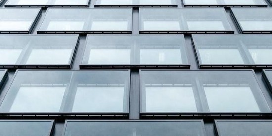 太（tài）陽能玻璃生產過程中使用的（de）清（qīng）洗劑及平麵線清洗（xǐ）方式