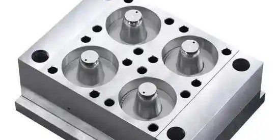 如何（hé）選擇一款合適的模具清洗劑