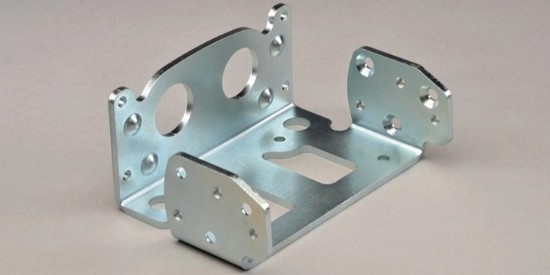 鈑金零件表麵處（chù）理過程中（zhōng）如何選擇清洗劑